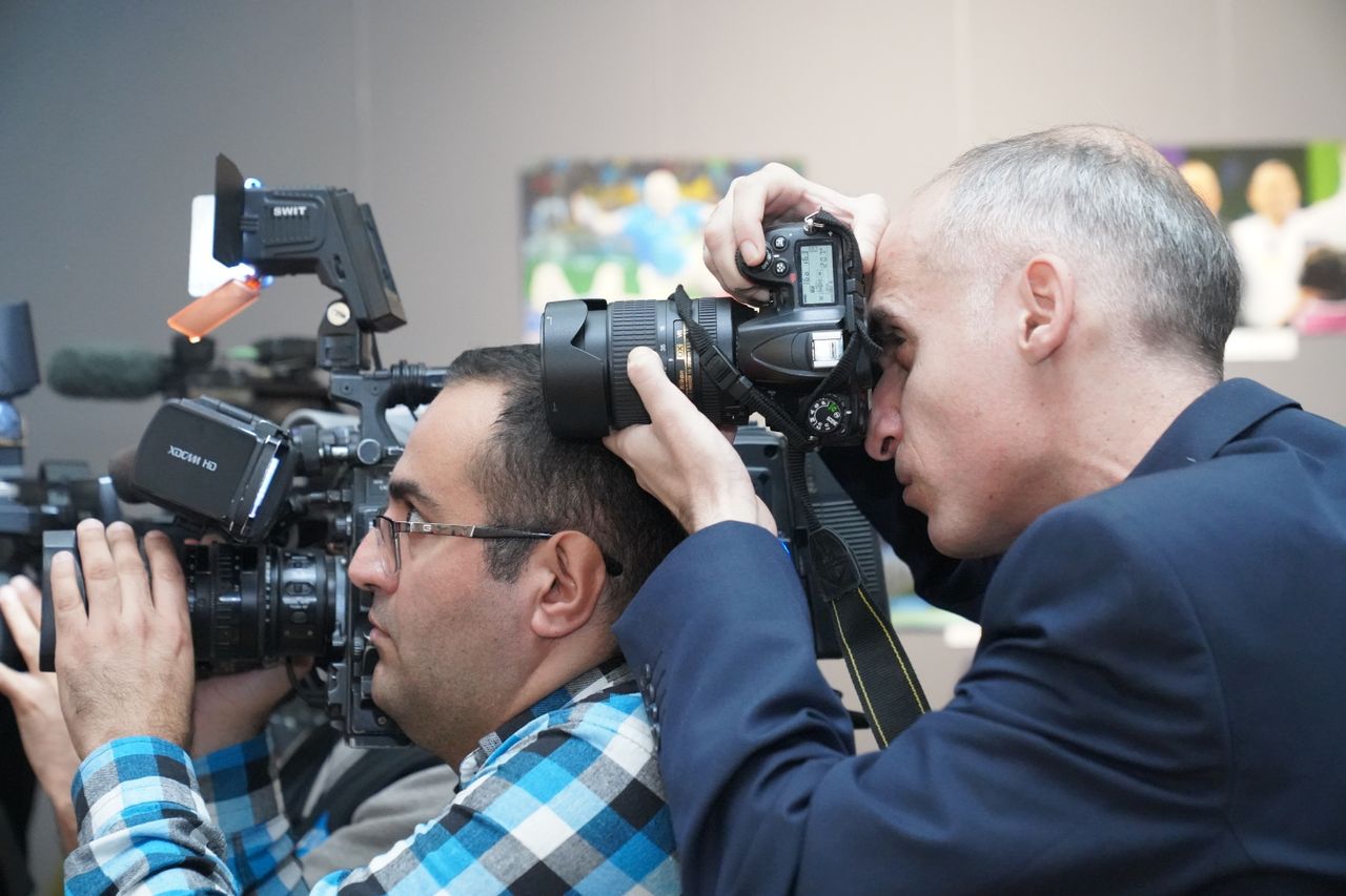 Fotograf profesionist la un eveniment
